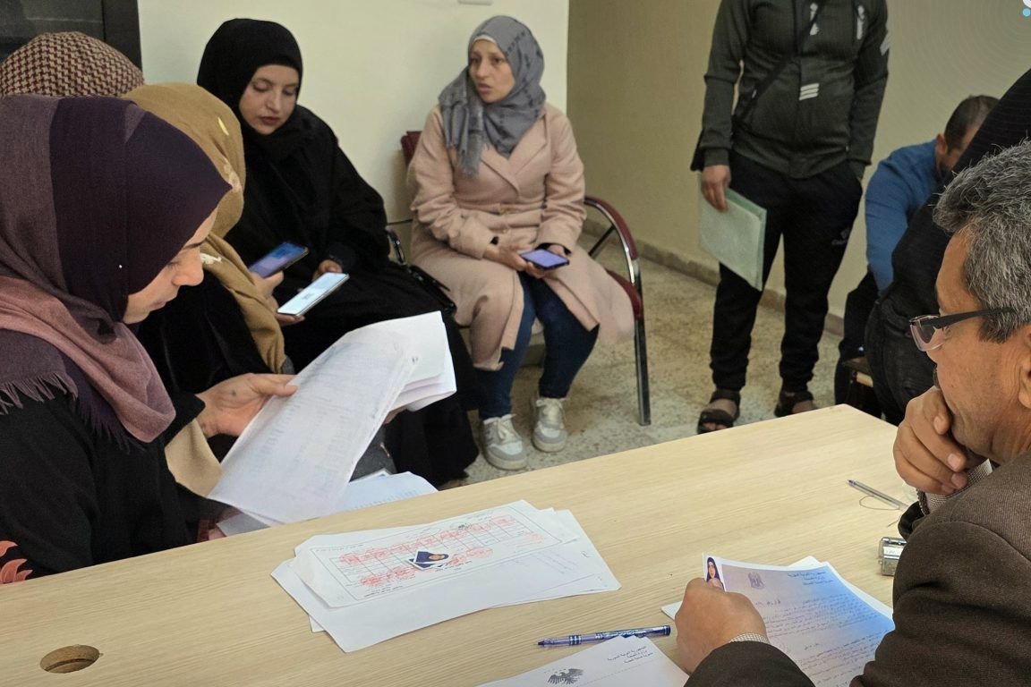 Gesundheitsbehörde in al-Hasaka fordert Rückkehr entlassener Mitarbeiter