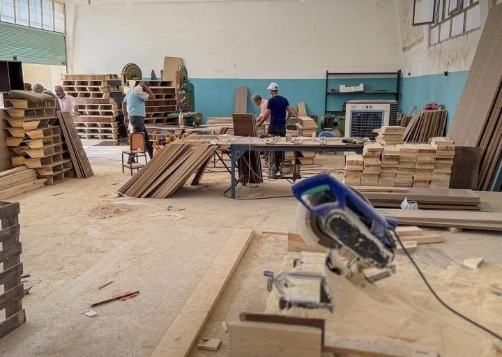 Bildungsdirektion Rakka: 5.000 neue Schulbänke angefertigt
