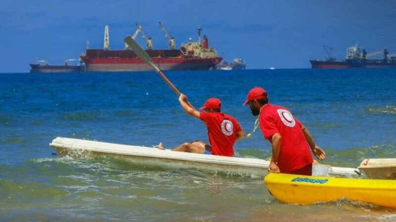 Acht Menschen aus dem Meer gerettet: Rettungseinsatz am Strand von Tartus