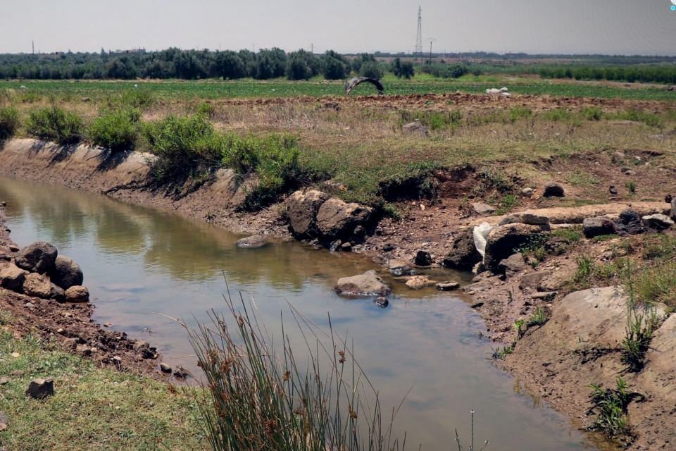 Kind ertrinkt im Staudamm von Sahm al-Golan in der Provinz Daraa