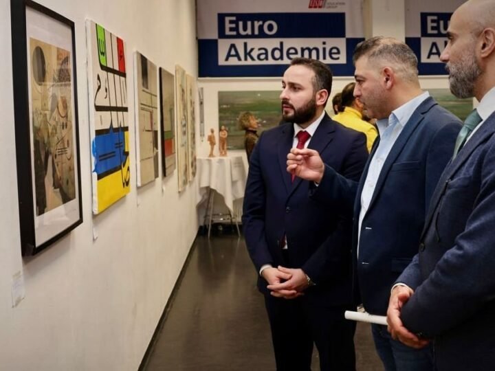 Ausstellung „Brücken des Lichts“ für syrische Kunst in Berlin eröffnet