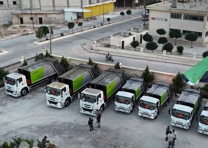 Neue Müllfahrzeuge für die Stadtreinigung in al-Bab und al-Rai