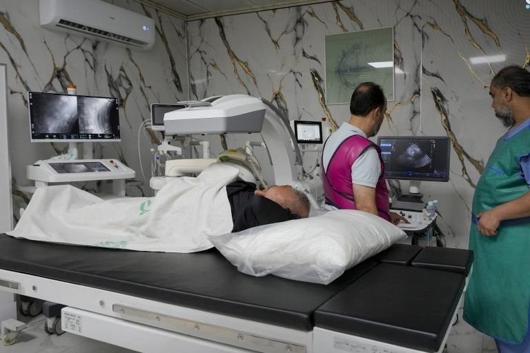Neuer Bereich zur Steinzertrümmerung am Nationalkrankenhaus in Daraa