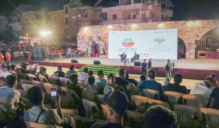 Diskussionsrunde in Hama über den Erholungsprozess des syrischen Staates