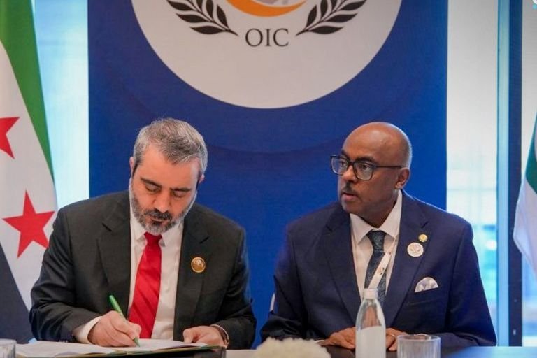 Al-Schaibani unterzeichnet Kooperationsabkommen mit der OIC in Bagdad